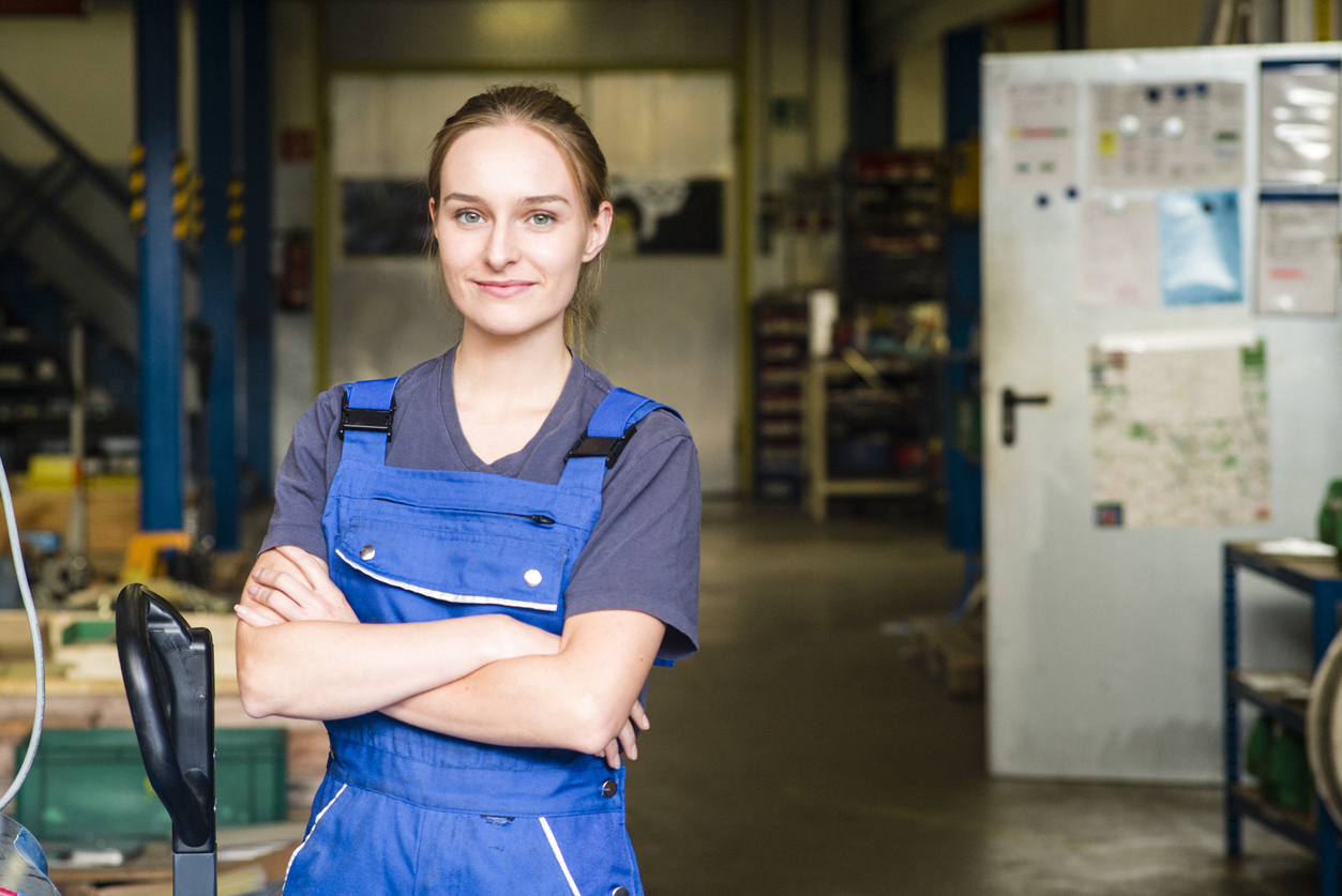 Junge Auszubildende Handwerk